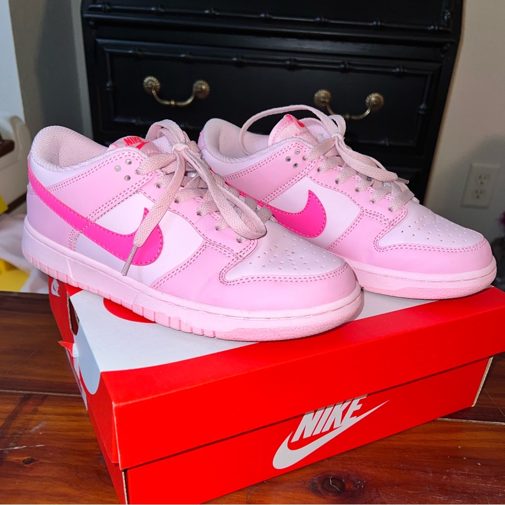 Triple Pink Nike Dunks!